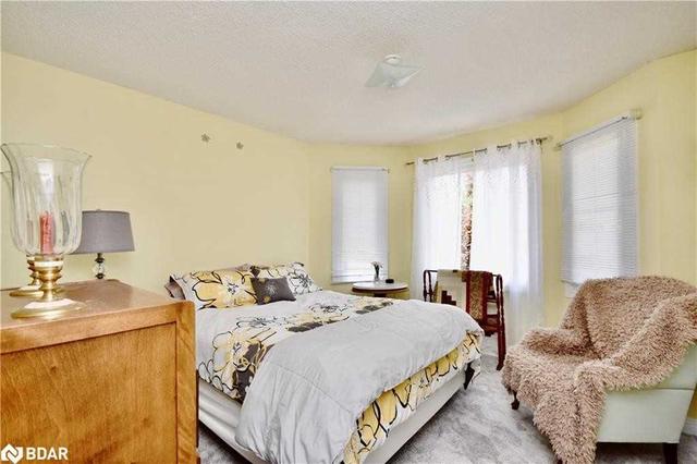 114 Browning Tr, House detached with 3 bedrooms, 3 bathrooms and 6 parking in Barrie ON | Image 6