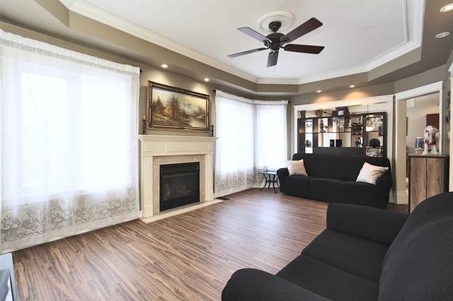 12 Pinecliff Cres, House detached with 4 bedrooms, 3 bathrooms and 6 parking in Barrie ON | Image 3