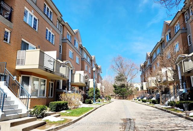 1501 - 28 Sommerset Way, Townhouse with 2 bedrooms, 2 bathrooms and 1 parking in Toronto ON | Image 19