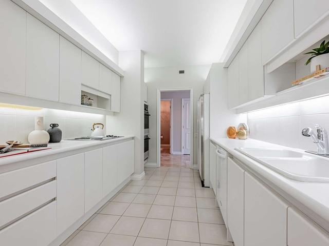 101 - 342 Spadina Rd, Condo with 2 bedrooms, 3 bathrooms and 2 parking in Toronto ON | Image 4