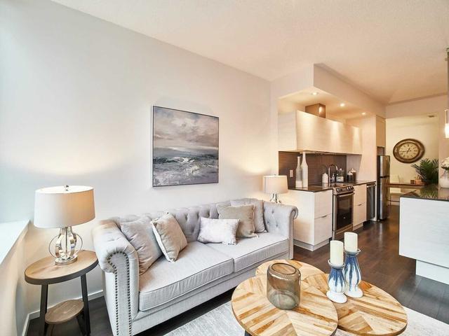 510 - 8 Charlotte St, Condo with 1 bedrooms, 1 bathrooms and 1 parking in Toronto ON | Image 3