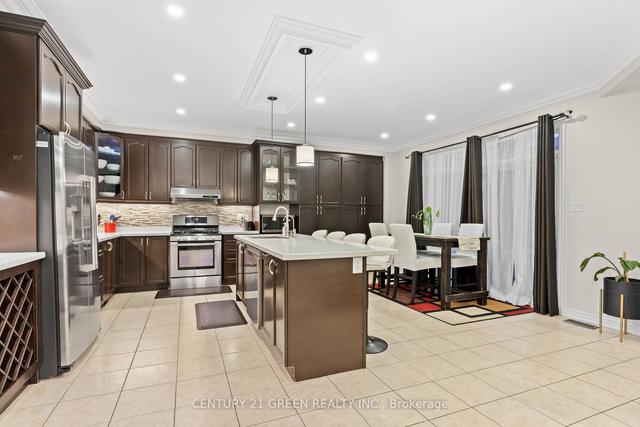 31 Bear Run Rd, House detached with 4 bedrooms, 4 bathrooms and 6 parking in Brampton ON | Image 2