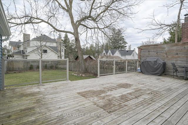 16 Elizabeth St S, House detached with 3 bedrooms, 2 bathrooms and 4 parking in Richmond Hill ON | Image 3