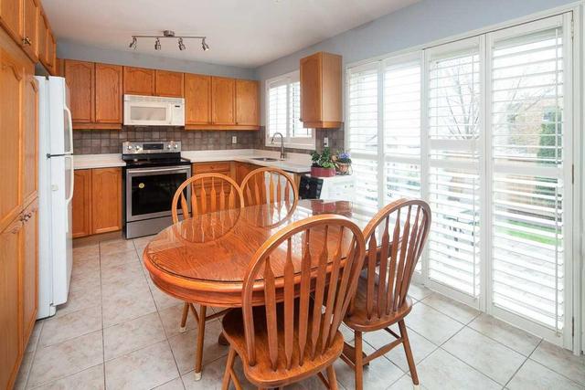 2220 Ashmore Dr, House detached with 4 bedrooms, 3 bathrooms and 2 parking in Oakville ON | Image 6