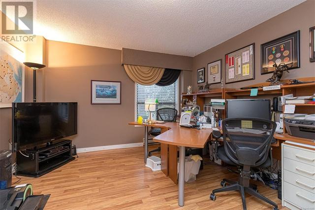 101 - 2125 Oak Bay Ave, Condo with 2 bedrooms, 2 bathrooms and 1 parking in Oak Bay BC | Image 25