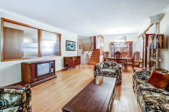 27 Hartsdale Dr, House detached with 4 bedrooms, 3 bathrooms and 8 parking in Toronto ON | Image 22