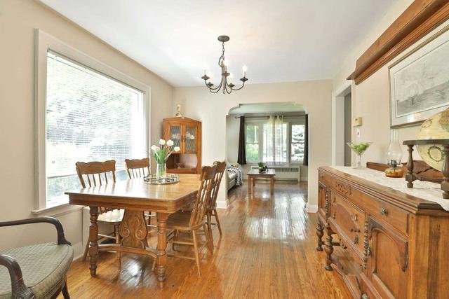 2156 15 Side Rd, House detached with 2 bedrooms, 1 bathrooms and 4 parking in Milton ON | Image 2
