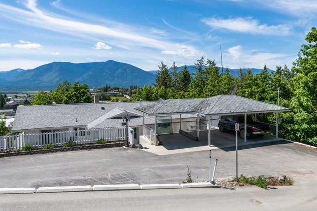 325 22 Ave N, House detached with 1 bedrooms, 3 bathrooms and 5 parking in Creston BC | Image 11