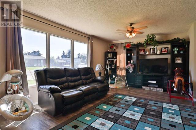 143, - 145 7a Avenue W, Home with 10 bedrooms, 4 bathrooms and 4 parking in Cardston AB | Image 32