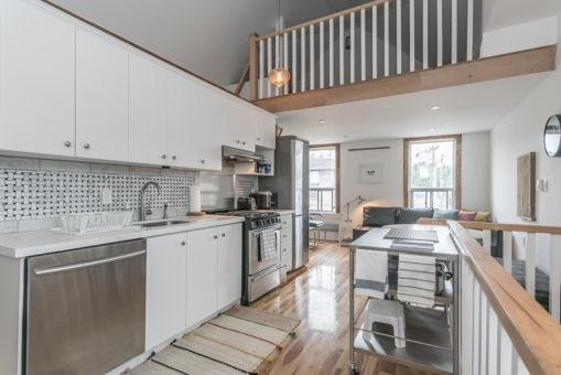 Upper - 293 Harbord St, House detached with 1 bedrooms, 1 bathrooms and null parking in Toronto ON | Image 2