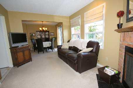 446 Petawawa Cres, House detached with 3 bedrooms, 3 bathrooms and 2 parking in Mississauga ON | Image 4
