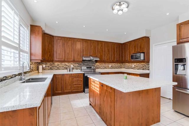 6 Timberwolf Rd, House detached with 4 bedrooms, 4 bathrooms and 4 parking in Brampton ON | Image 4