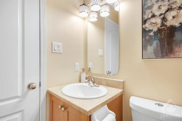 404 Sultan Street, Townhouse with 3 bedrooms, 3 bathrooms and 3 parking in Ottawa ON | Image 5