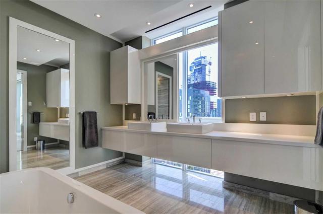 Ph2 - 1 Scott St, Condo with 2 bedrooms, 3 bathrooms and 3 parking in Toronto ON | Image 12