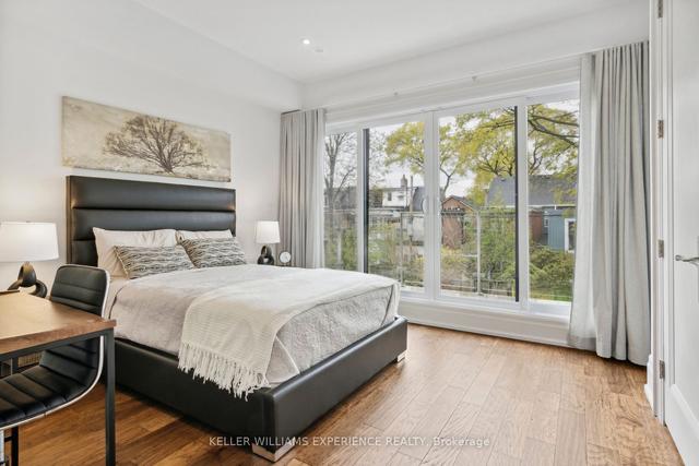 310 Robert St, House semidetached with 4 bedrooms, 5 bathrooms and 1 parking in Toronto ON | Image 11