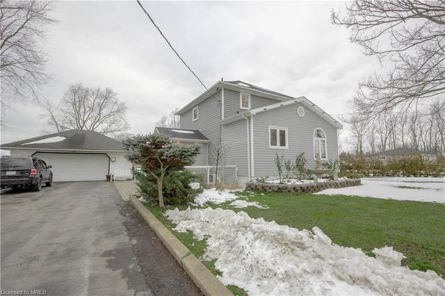 554 Holloway Bay Road, House detached with 3 bedrooms, 2 bathrooms and 17 parking in Port Colborne ON | Image 1