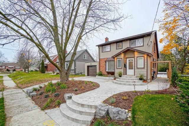 82 Lois St, House detached with 3 bedrooms, 3 bathrooms and 3 parking in Kitchener ON | Image 1