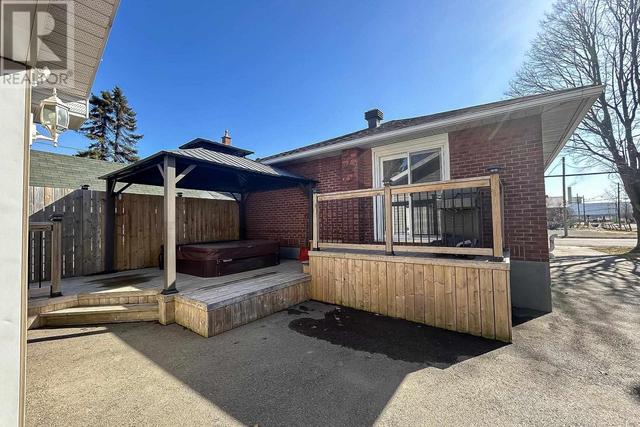 512 Douglas St, House detached with 2 bedrooms, 2 bathrooms and null parking in Sault Ste. Marie ON | Image 43