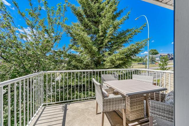 151 Sienna Park Green Sw, Home with 2 bedrooms, 2 bathrooms and 4 parking in Calgary AB | Image 5