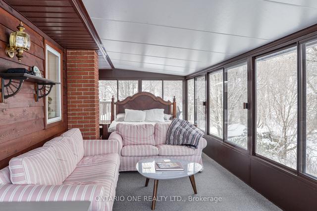811 Bay St, House detached with 6 bedrooms, 3 bathrooms and 8 parking in Gravenhurst ON | Image 2