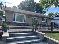 86 Castle Hill Dr, House detached with 3 bedrooms, 1 bathrooms and 2 parking in Toronto ON | Image 1