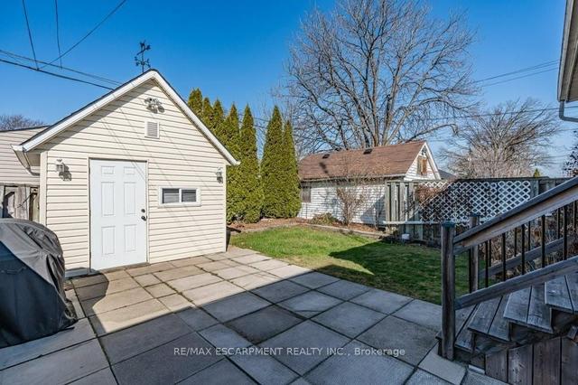 121 Tragina Ave N, House detached with 3 bedrooms, 2 bathrooms and 1 parking in Hamilton ON | Image 28