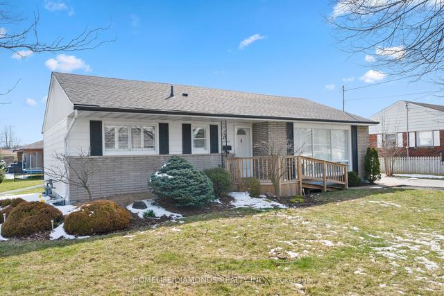 538 Lloyd Ave, House detached with 3 bedrooms, 2 bathrooms and 4 parking in Welland ON | Image 1