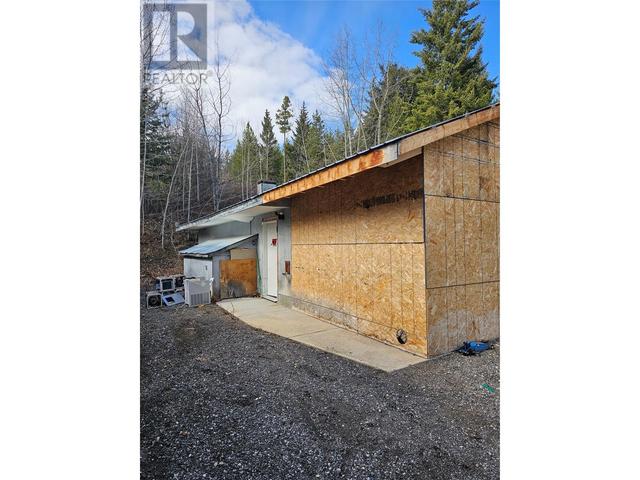 1395 Jackpine Road, House detached with 2 bedrooms, 2 bathrooms and 2 parking in Central Okanagan BC | Image 16