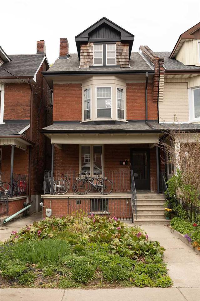 upper - 338 St Clarens Ave, House detached with 2 bedrooms, 1 bathrooms and 0 parking in Toronto ON | Image 1