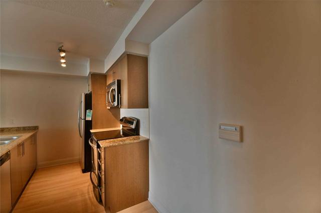 3212 - 2191 Yonge St W, Condo with 1 bedrooms, 1 bathrooms and 0 parking in Toronto ON | Image 2