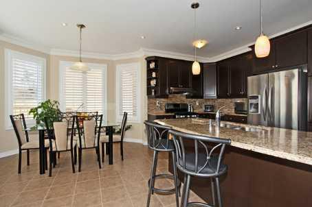 429 Gooch Cres, House detached with 4 bedrooms, 3 bathrooms and 2 parking in Milton ON | Image 5