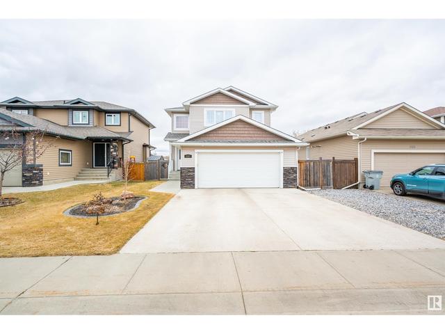 3817 52 St, House detached with 3 bedrooms, 3 bathrooms and null parking in Gibbons AB | Image 3