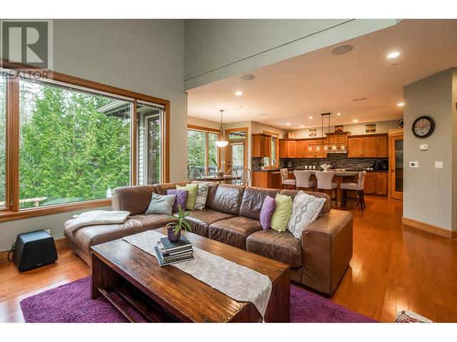 22820 Docksteader Circle, House detached with 5 bedrooms, 4 bathrooms and 5 parking in Maple Ridge BC | Image 9