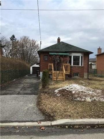 11 Shamrock Ave, House detached with 2 bedrooms, 2 bathrooms and 4 parking in Toronto ON | Image 1