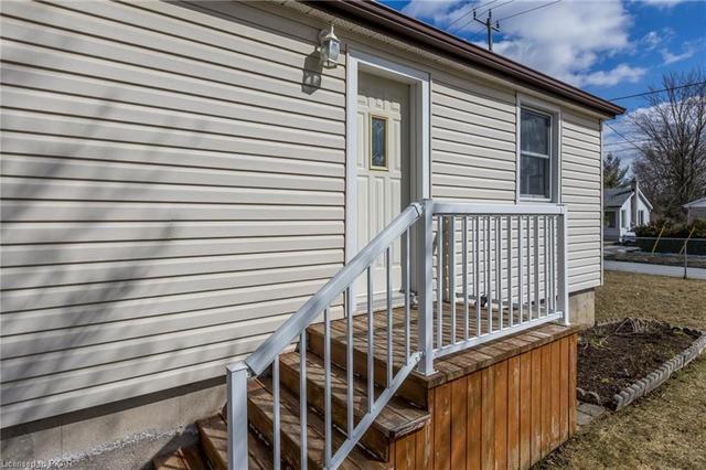 906 St. Mary's Street, House detached with 2 bedrooms, 1 bathrooms and null parking in Peterborough ON | Image 47