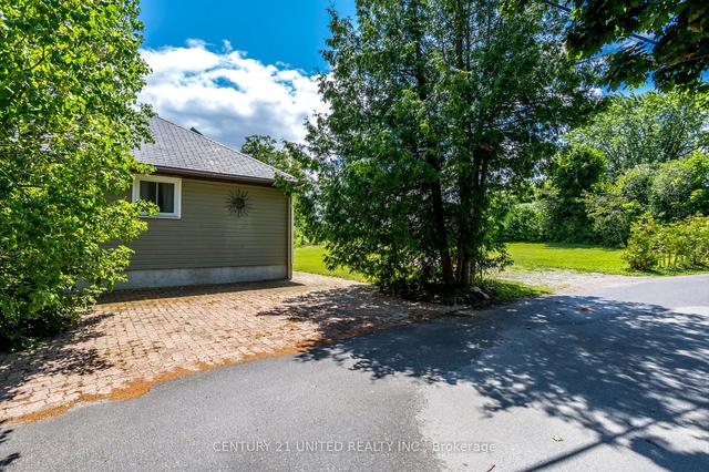 33 Birchcliff Ave, House detached with 3 bedrooms, 1 bathrooms and 6 parking in Kawartha Lakes ON | Image 4