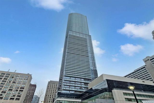 4715 - 386 Yonge St, Condo with 2 bedrooms, 2 bathrooms and 1 parking in Toronto ON | Image 1