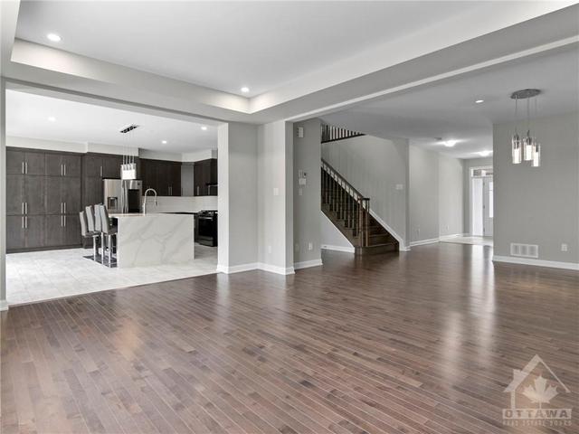 85 Ralph Erfle Way, House detached with 5 bedrooms, 4 bathrooms and 4 parking in Ottawa ON | Image 7