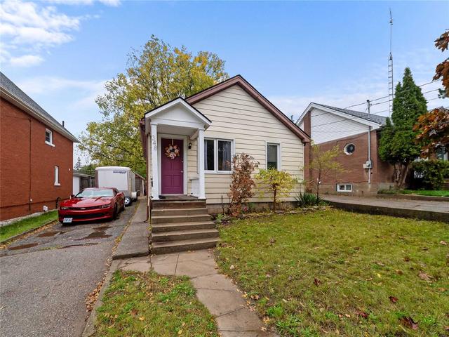 348 West St, House detached with 2 bedrooms, 2 bathrooms and 5 parking in Brantford ON | Image 12