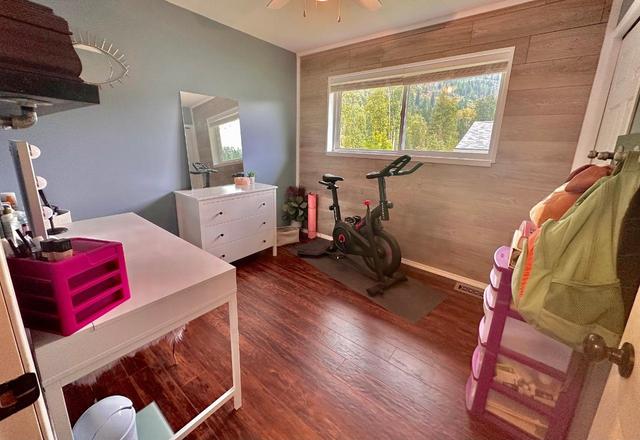 109 12th Avenue, House detached with 4 bedrooms, 2 bathrooms and null parking in Kootenay Boundary B BC | Image 21