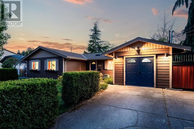 4100 Interurban Rd, House detached with 3 bedrooms, 2 bathrooms and 2 parking in Saanich BC | Image 2