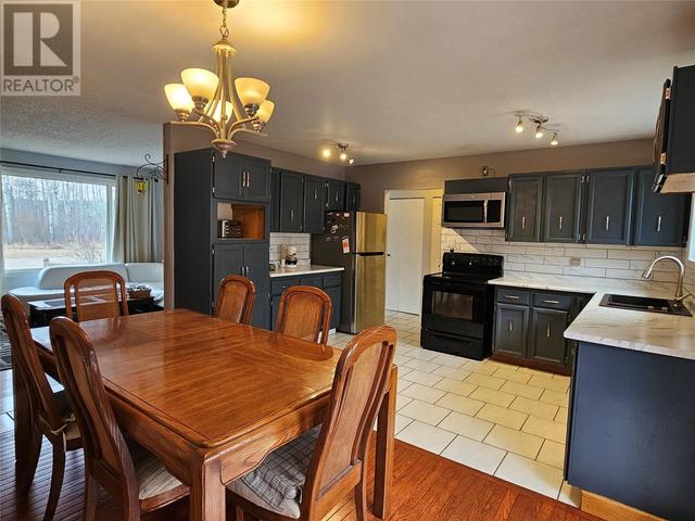 4304 47 Avenue Ne, House detached with 4 bedrooms, 2 bathrooms and 1 parking in Chetwynd BC | Image 2