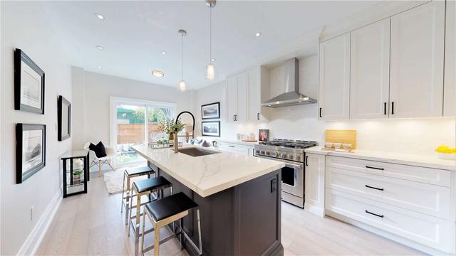 538 Quebec Ave, House semidetached with 3 bedrooms, 3 bathrooms and 2 parking in Toronto ON | Image 6