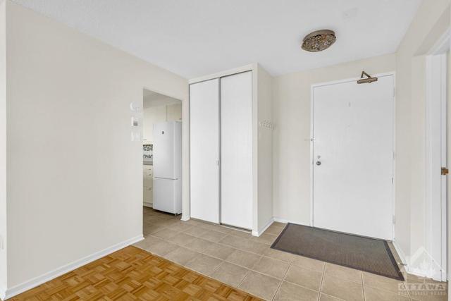 417 - 20 Chesterton Drive, Condo with 2 bedrooms, 1 bathrooms and 1 parking in Ottawa ON | Image 5