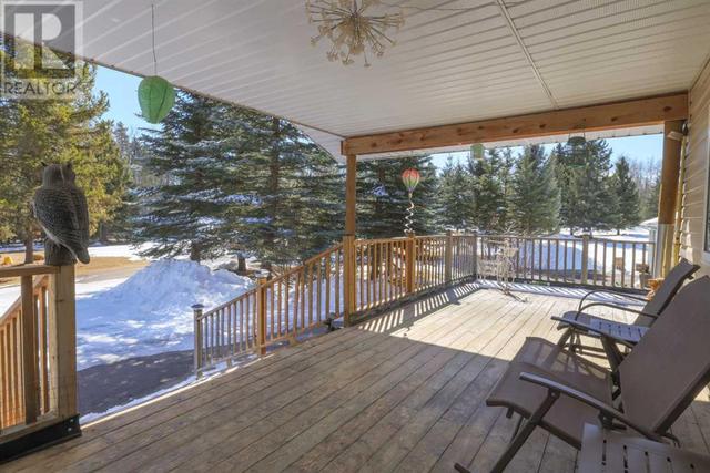 25 Country Meadows Drive, House detached with 4 bedrooms, 2 bathrooms and null parking in Clearwater County AB | Image 3