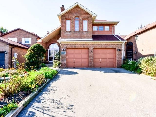 134 Lord Simcoe Dr, House detached with 4 bedrooms, 4 bathrooms and 2 parking in Brampton ON | Image 2