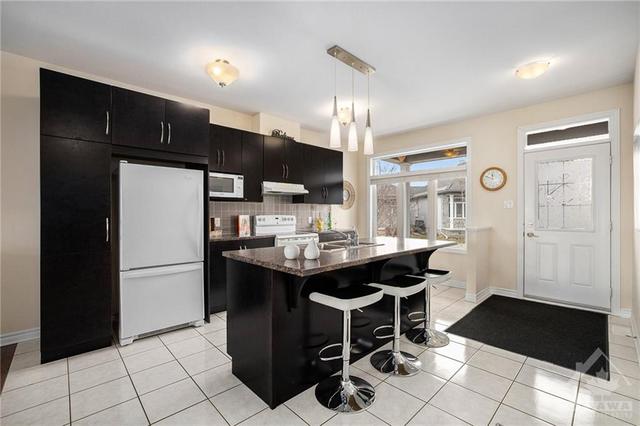 215 Fairside Private, Townhouse with 2 bedrooms, 3 bathrooms and 2 parking in Ottawa ON | Image 10