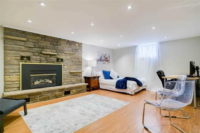 112 Marchington Circ, House detached with 3 bedrooms, 3 bathrooms and 4 parking in Toronto ON | Image 16