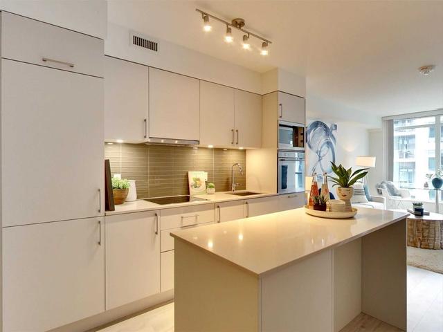 1112w - 27 Bathurst St, Condo with 2 bedrooms, 2 bathrooms and 0 parking in Toronto ON | Image 2