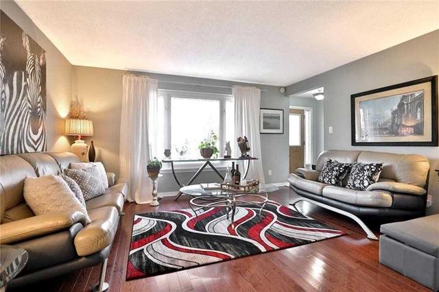 2690 Constable Rd, House detached with 3 bedrooms, 2 bathrooms and 2 parking in Mississauga ON | Image 3